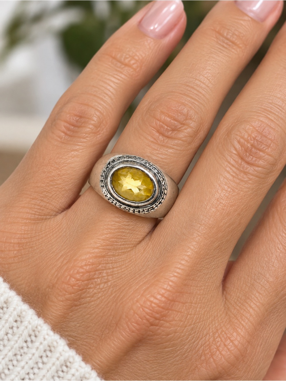 Sterling Silver Yellow Gemstone Oval Ring. Size 6 1/2.